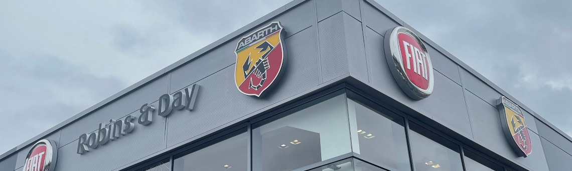 ROBINS & DAY BY STELLANTIS &YOU UK WELCOME FIAT AND ABARTH TO ITS DEALERSHIP NETWORK