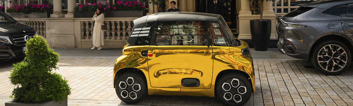 Gold wrapped Citroën Ami takes on London supercar scene