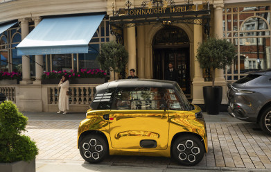 Gold wrapped Citroën Ami takes on London supercar scene